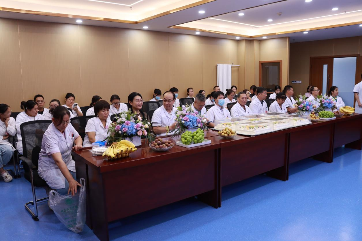 重溫誓言 分(fēn)享甜蜜：我院舉行(xíng)2025年(nián)中國(guó)醫(yī)師(shī)節慶祝活動(圖4)