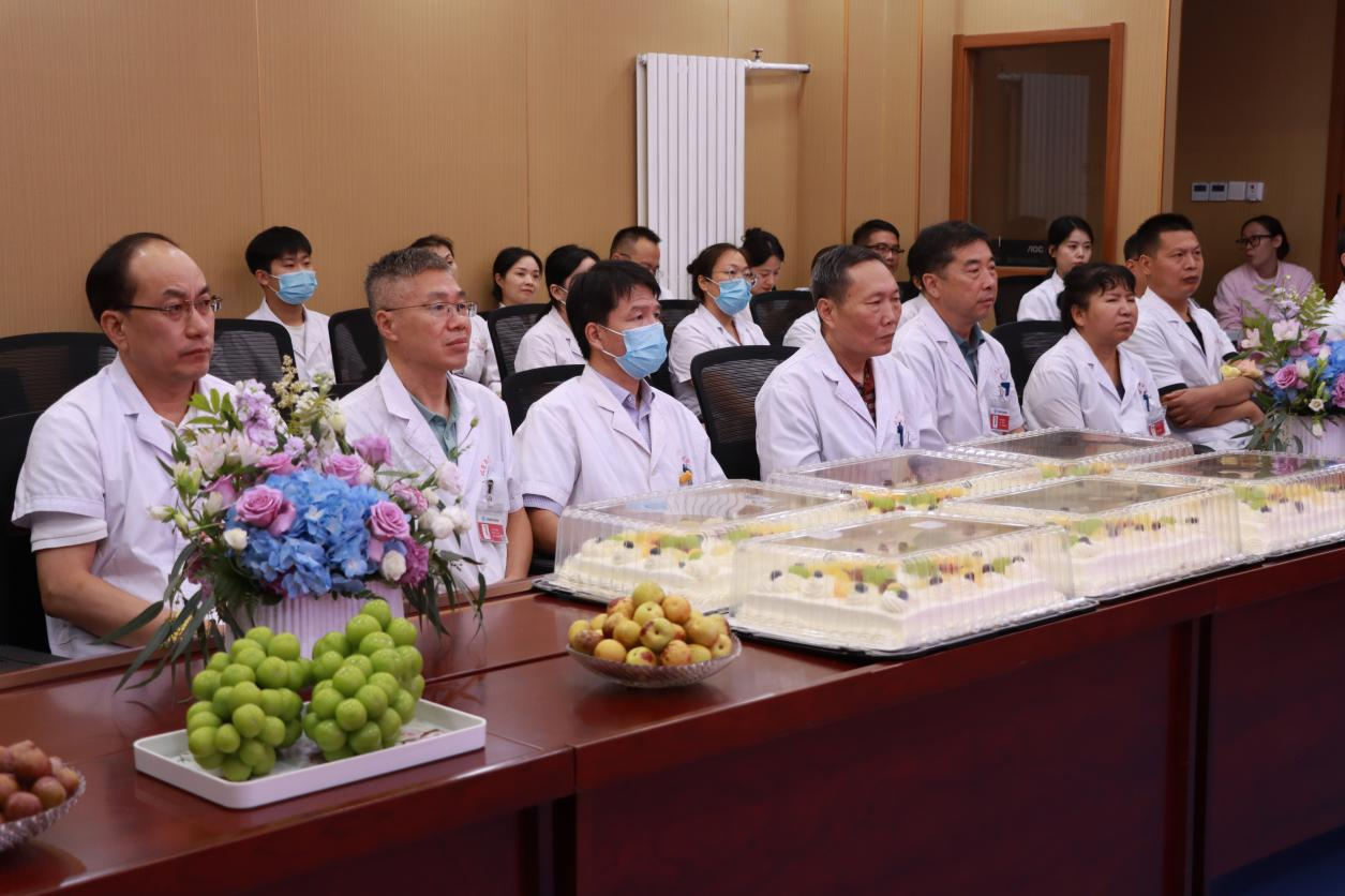 重溫誓言 分(fēn)享甜蜜：我院舉行(xíng)2025年(nián)中國(guó)醫(yī)師(shī)節慶祝活動(圖7)