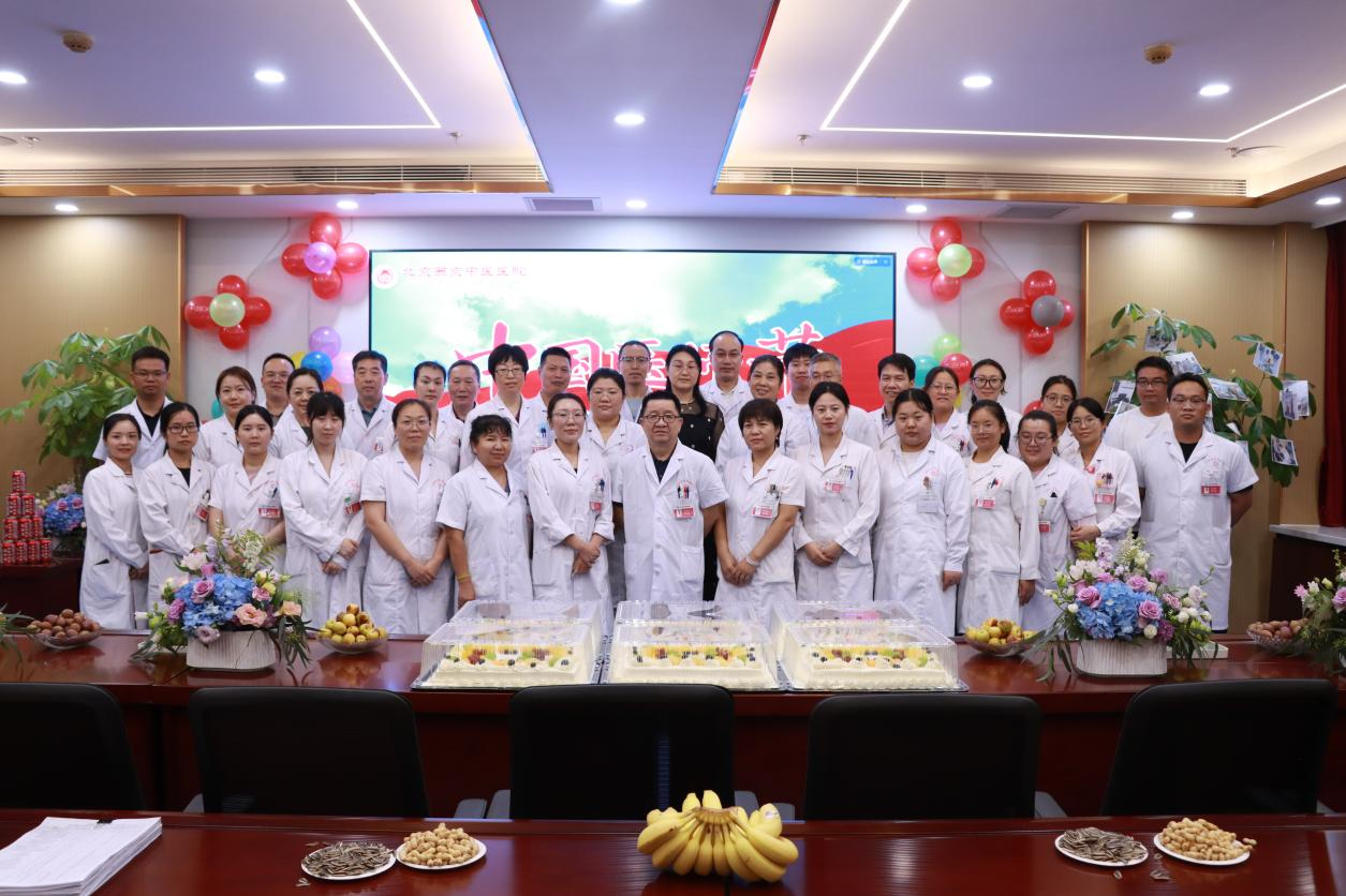 重溫誓言 分(fēn)享甜蜜：我院舉行(xíng)2025年(nián)中國(guó)醫(yī)師(shī)節慶祝活動(圖11)