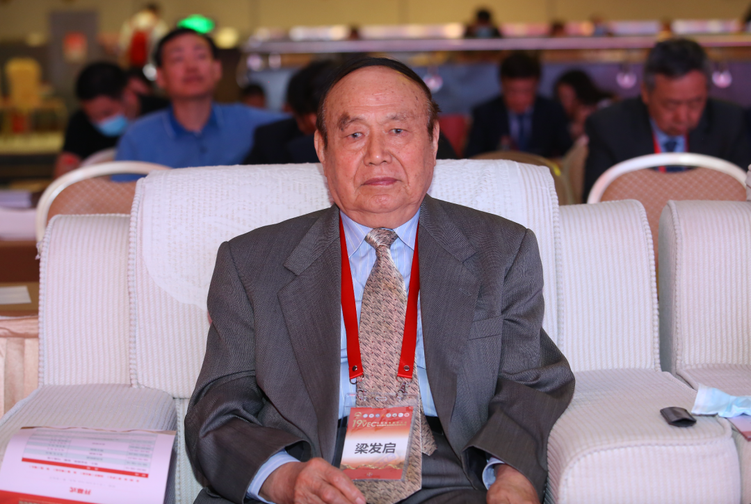 我院名譽院長(cháng)楊博華受邀出席“協和(hé)血管醫(yī)學大(dà)會(huì)暨中國(guó)血管和(hé)腔內(nèi)血管論壇”(圖10)